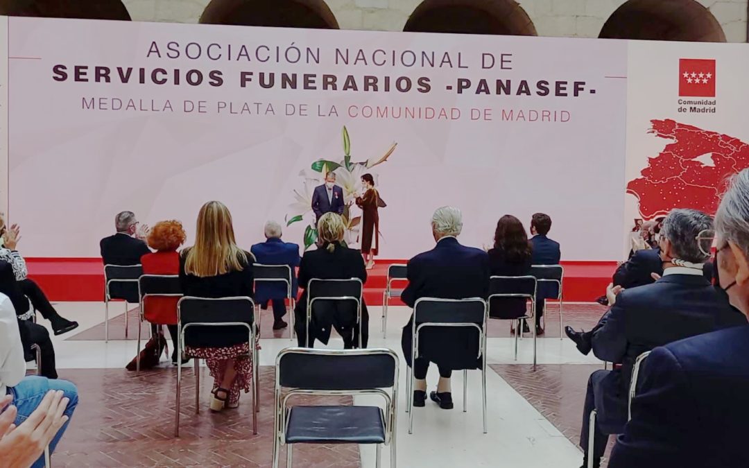 Àltima crea nous espais per fomentar la protecció de les abelles als cementiris de Roques Blanques i Sitges