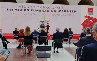 Àltima crea nous espais per fomentar la protecció de les abelles als cementiris de Roques Blanques i Sitges