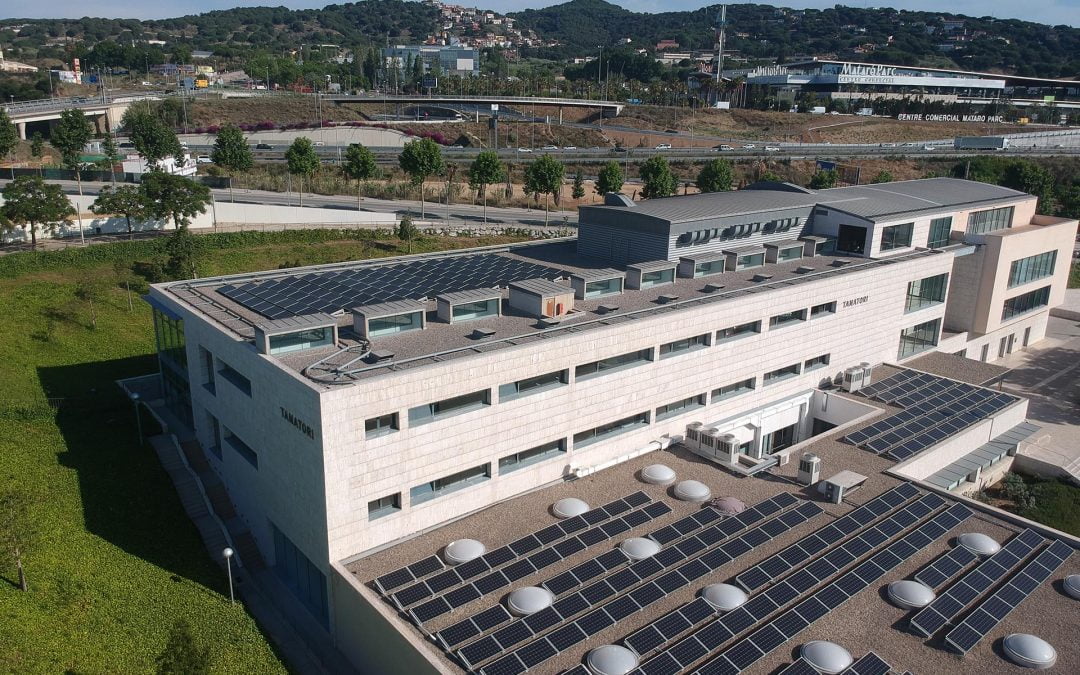 Cabré Junqueras aposta per la sostenibilitat amb la instal·lació de plaques solars i la incorporació de vehicles elèctrics