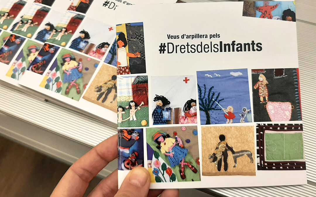 La inauguració de l’exposició «Veus d’arpillera pels #DretsdelsInfants» reuneix art i compromís a Badalona