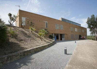 Exterior del tanatori altima a Lavern